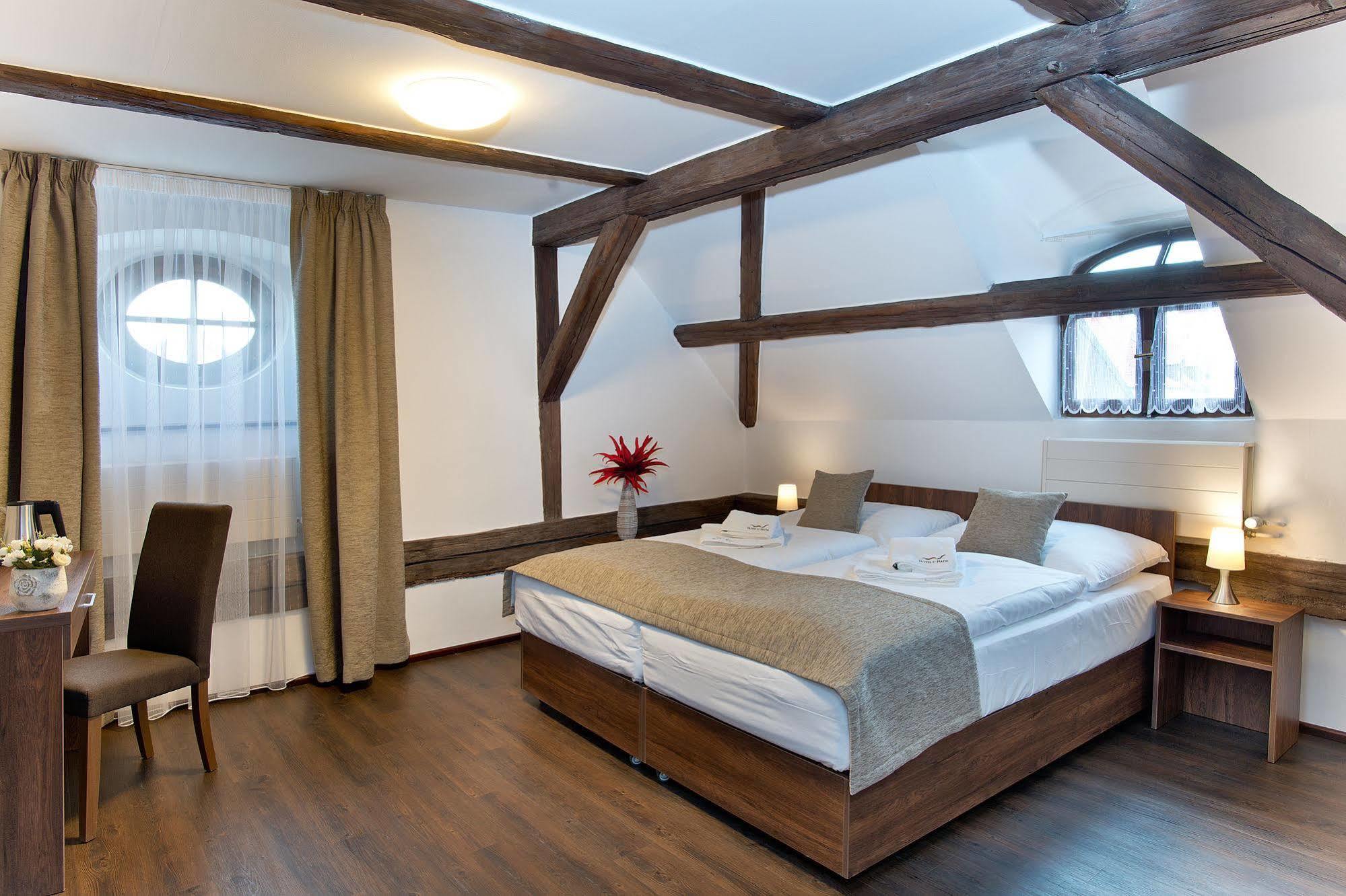 Hotel U Hada Zatec Eksteriør bilde